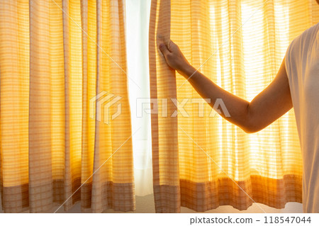 Person closing the curtains 118547044