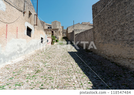 擁有鵝卵石街道的古老義大利城鎮景觀 118547484
