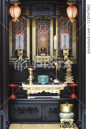 烏木佛壇上所展示的淨土真宗大谷派(東本願寺)的佛壇 1 烏木佛壇上所展示的淨土真宗大谷派(東本願寺)的佛壇 1 118547962