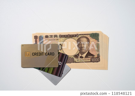 信用卡和新鈔票10,000日元鈔票 118548121