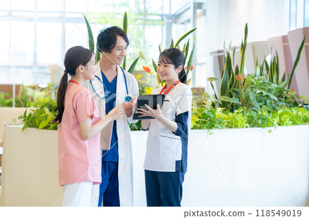 Medical staff working in a hospital. Photo courtesy of Denpa Gakuen, Tokyo Electronics College. 118549019