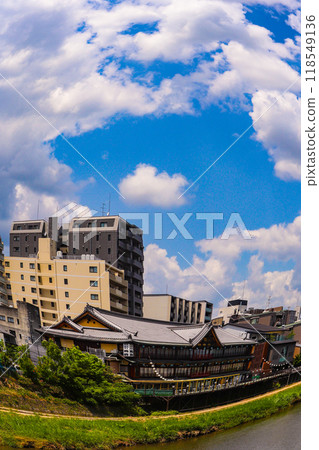 [Kyoto scenery] Kamo River seen through a fisheye lens (from Shichijo Ohashi Bridge to Sanjo Ohashi Bridge) 118549136