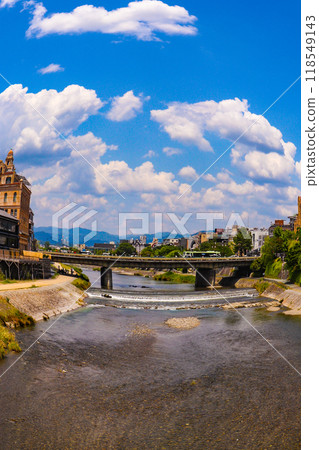[Kyoto scenery] Kamo River seen through a fisheye lens (from Shichijo Ohashi Bridge to Sanjo Ohashi Bridge) 118549143