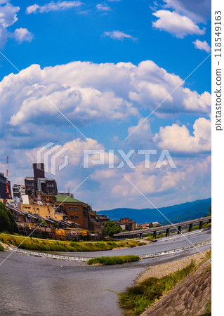 [Kyoto scenery] Kamo River seen through a fisheye lens (from Shichijo Ohashi Bridge to Sanjo Ohashi Bridge) 118549163