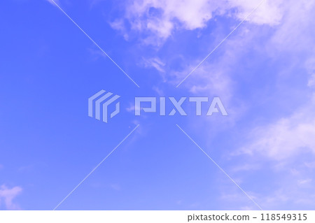 White clouds spread across the blue sky (background material) White clouds spread across the blue sky (background material) 118549315