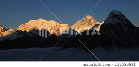 Mount Everest at sunset, autumn scene in the Gokyo Valley, Nepal. 118550611