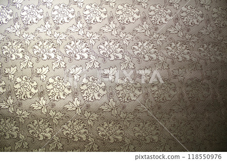 Surface insulator crack for hanging shaft 118550976