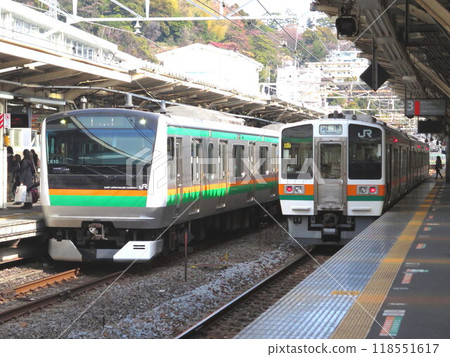 Atami Station JR Central 211 series and JR East E233 series 118551617