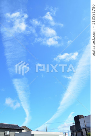 Autumn sky and clouds in Kanazawa City, Ishikawa Prefecture Autumn sky and clouds in Kanazawa City, Ishikawa Prefecture 118551780