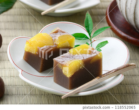 Japan's most famous Japanese sweet, yokan (steamed chestnut yokan) 118552065