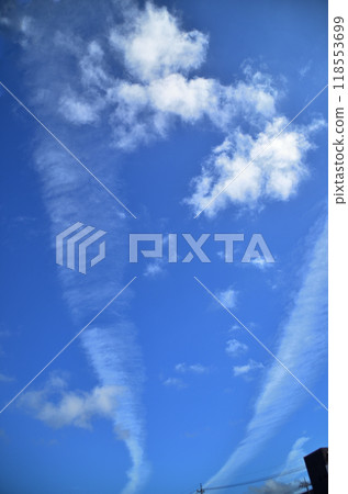 Autumn sky and clouds in Kanazawa City, Ishikawa Prefecture 118553699