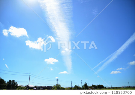 Autumn sky and clouds in Kanazawa City, Ishikawa Prefecture 118553700