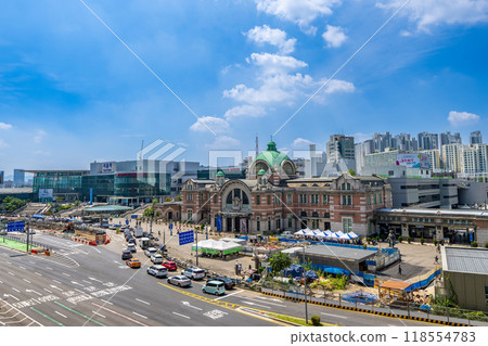 Scenery around Seoul Station 118554783