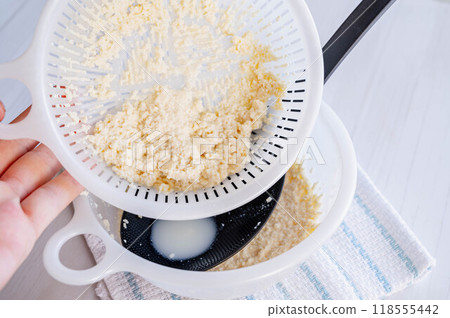 Strain the drained tofu through a colander. Strain the drained tofu through a colander. 118555442