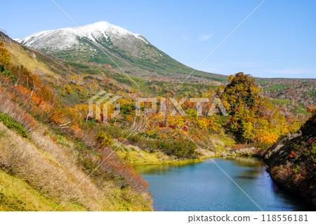 Touring Daisetsu Plateau Hot Springs and Swamps Snow-capped mountains and autumn foliage of plateau swamps Touring Daisetsu Plateau Hot Springs and Swamps Snow-capped mountains and autumn foliage of plateau swamps 118556181