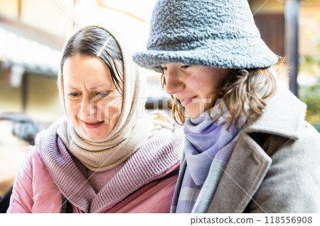 Foreign travelers enjoying sightseeing 118556908