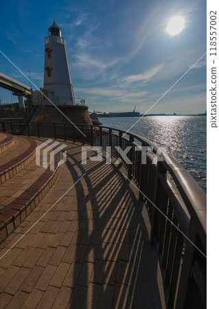 大阪府堺市堺區舊堺燈塔在藍天的映襯下閃閃發光的照片 118557002