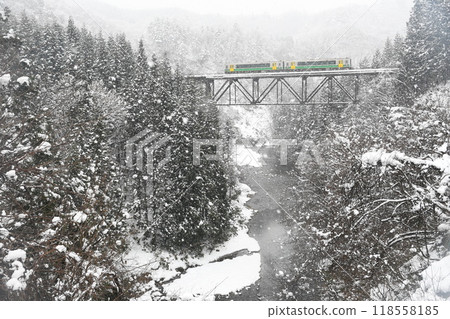 降雪的瀧谷戶鐵橋 降雪的瀧谷戶鐵橋 118558185