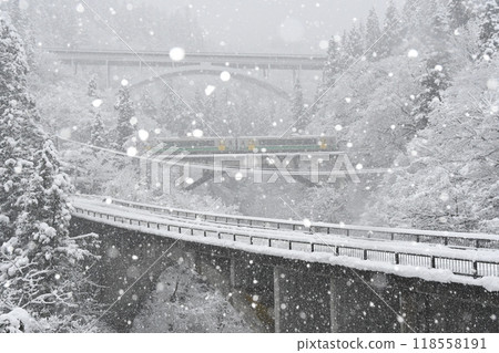 Snow falling on the Miyashita Arch Bridge Snow falling on the Miyashita Arch Bridge 118558191