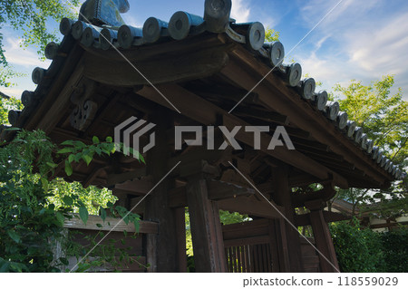 Exterior of an old house 118559029