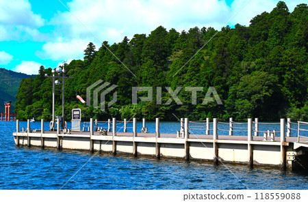 Hakone Lake Ashi scenery 118559088