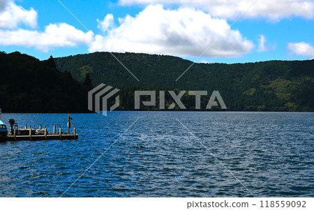 Hakone Lake Ashi scenery 118559092