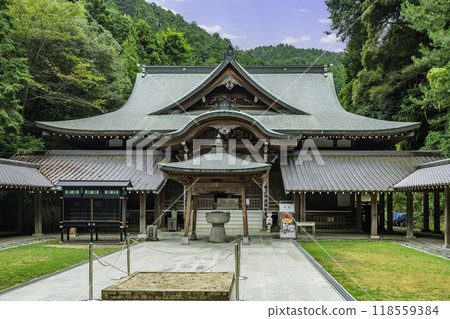 64th of the 88 Shikoku Temples: Maegamiji Temple, Main Hall, Saijo City, Ehime Prefecture 118559384