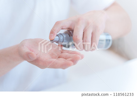 Young men doing skin care 118561233