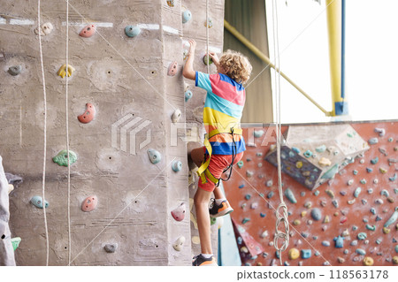 Child on rock climbing course 118563178