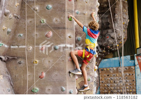 Child on rock climbing course Child on rock climbing course 118563182
