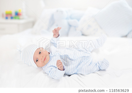 Little baby on white bed Little baby on white bed 118563629