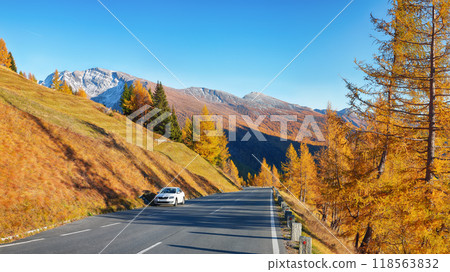 Gorgeous view of Grossglockner High Alpine Road at autumn. 118563832