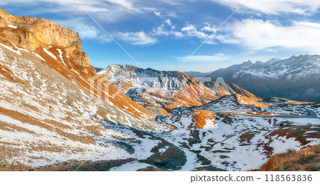 Amazing view of Grossglockner High Alpine Road at autumn. 118563836