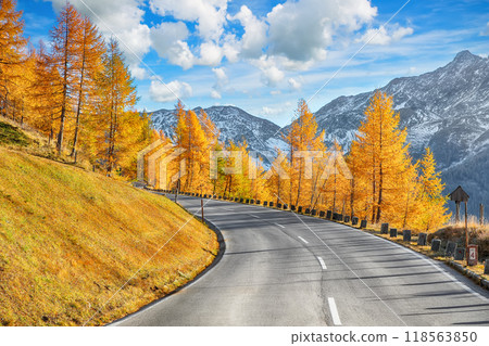 Breathtaking view of Grossglockner High Alpine Road at autumn. Breathtaking view of Grossglockner High Alpine Road at autumn. 118563850