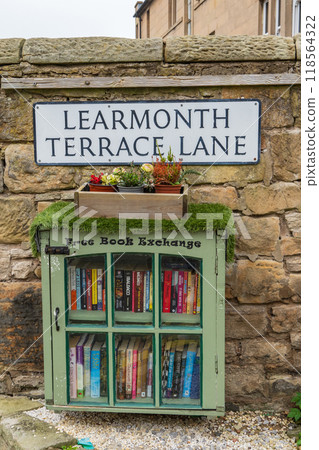 The city of Edinburgh in scotland 118564322