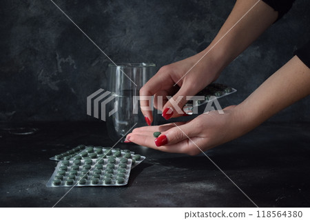 Green algae powder, pills and capsules Green algae powder, pills and capsules 118564380