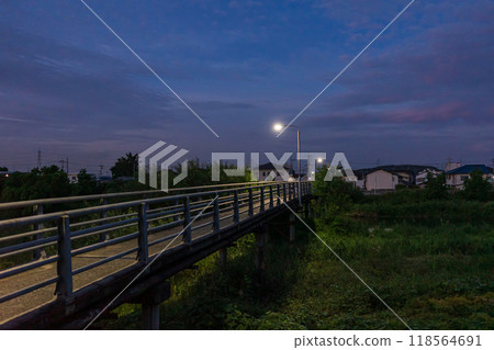 日本岡山縣岡山市美麗的清晨風景 118564691