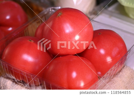 Red delicious tomato Red delicious tomato 118564855