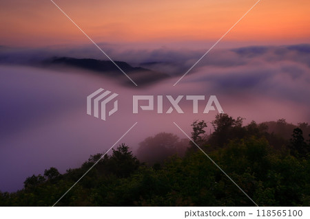 Oshu City, Iwate Prefecture, dawn scenery 118565100
