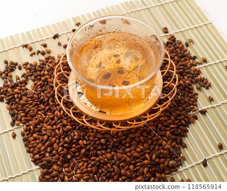 大麥茶白色背景 118565914