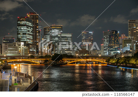 Nakanoshima Park Tenjinbashi Osaka building street night view 118566147