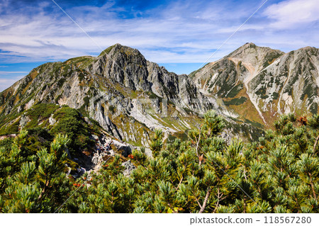 Autumn foliage of Mount Ryuo and Mount Oyama in the Northern Alps Autumn foliage of Mount Ryuo and Mount Oyama in the Northern Alps 118567280