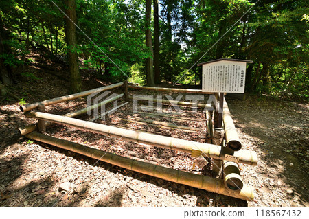 View of the enclosure and remaining stone walls of Yamazaki Castle, the turning point of Mount Tenno 118567432