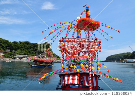 Manazuru Kibune Festival on a sunny day in Kanagawa 118568024