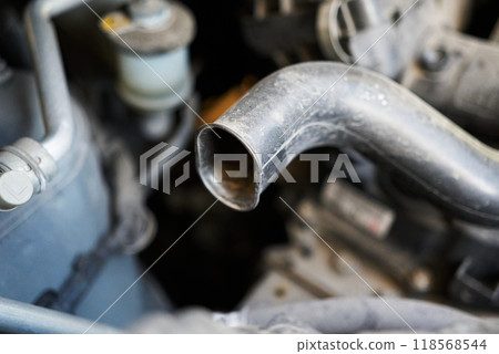 Automobile engine compartment 118568544