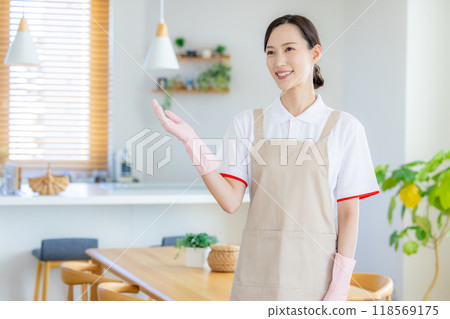 Young woman showing you around in the kitchen 118569175