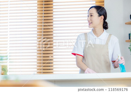 房屋清潔女員工 118569176