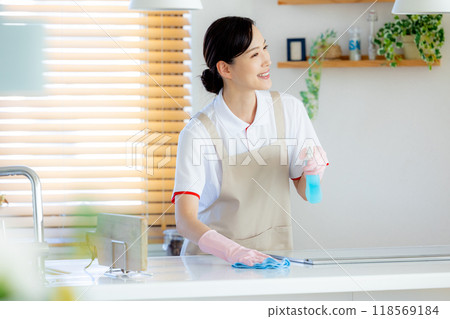 房屋清潔女員工 118569184