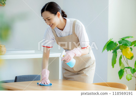房屋清潔女員工 118569191