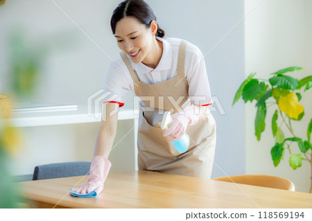 房屋清潔女員工 118569194